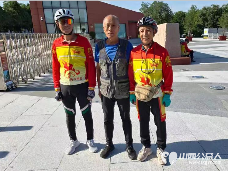 八一建军节来临之前太原市同心骑游协会在牛驼寨烈士陵园举办庆祝中国人民解放军建军98周年活动 - 第5张 - 山西公益人 八一建军节来临之前太原市同心骑游协会在牛驼寨烈士陵园举办庆祝中国人民解放军建军98周年活动 - 第5张