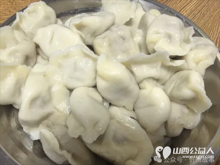 践行民生宗旨情暖老年人----原平市新原街道小库狄村老年人大食堂正式启用真正实现平价不贵温暖到位 - 第7张 - 山西公益人 践行民生宗旨情暖老年人----原平市新原街道小库狄村老年人大食堂正式启用真正实现平价不贵温暖到位 - 第7张