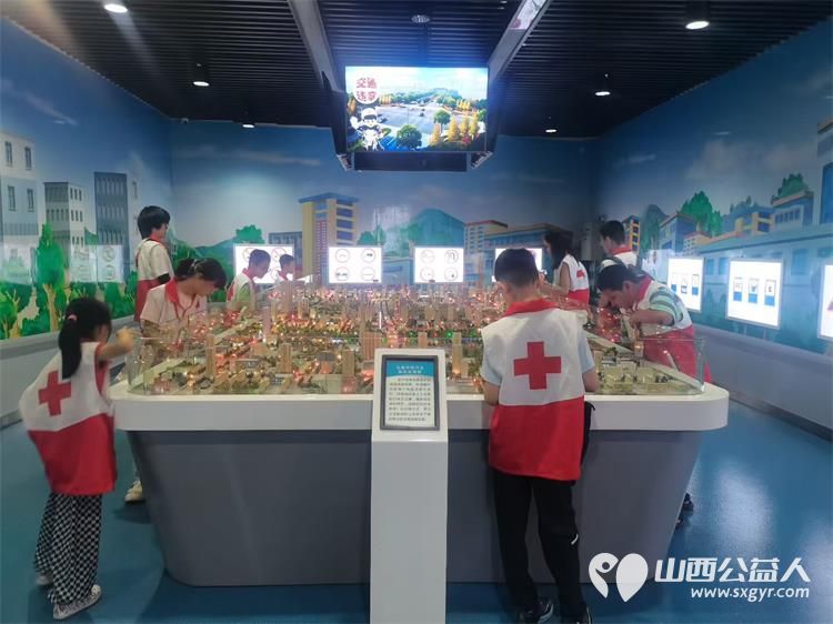 山西省红十字志愿者协会组织山西省红十字小小宣讲员参观山西省防空防灾体验馆展区展品突出知识性趣味性互动性体验性让小小宣讲员大长见识 - 第8张 - 山西公益人 山西省红十字志愿者协会组织山西省红十字小小宣讲员参观山西省防空防灾体验馆展区展品突出知识性趣味性互动性体验性让小小宣讲员大长见识 - 第8张