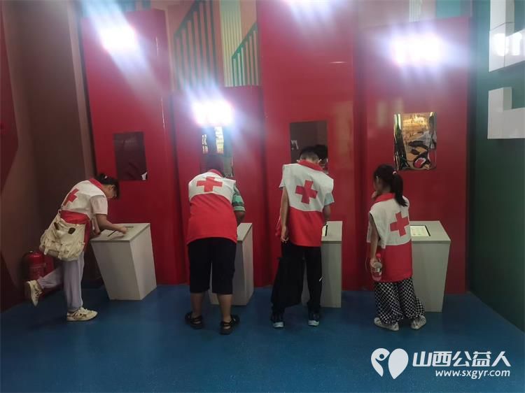 山西省红十字志愿者协会组织山西省红十字小小宣讲员参观山西省防空防灾体验馆展区展品突出知识性趣味性互动性体验性让小小宣讲员大长见识 - 第6张 - 山西公益人 山西省红十字志愿者协会组织山西省红十字小小宣讲员参观山西省防空防灾体验馆展区展品突出知识性趣味性互动性体验性让小小宣讲员大长见识 - 第6张
