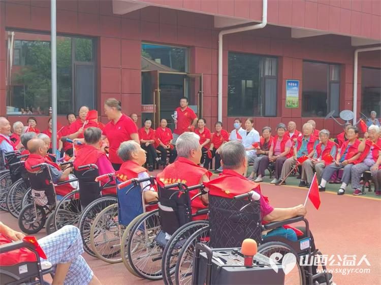 杏花红映颐养天年比家美里温情满园----记太原市杏花红志愿者服务中心志愿者夏日走进比家美养老院看望服务老人 - 第8张 - 山西公益人 杏花红映颐养天年比家美里温情满园----记太原市杏花红志愿者服务中心志愿者夏日走进比家美养老院看望服务老人 - 第8张