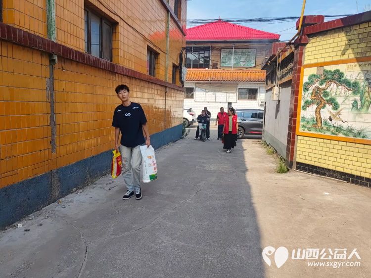 八一走访慰问情暖退役军人 介休市敬老协会志愿者前往各个乡村为退伍老军人送上节日慰问与祝福 - 第10张 - 山西公益人 八一走访慰问情暖退役军人 介休市敬老协会志愿者前往各个乡村为退伍老军人送上节日慰问与祝福 - 第10张