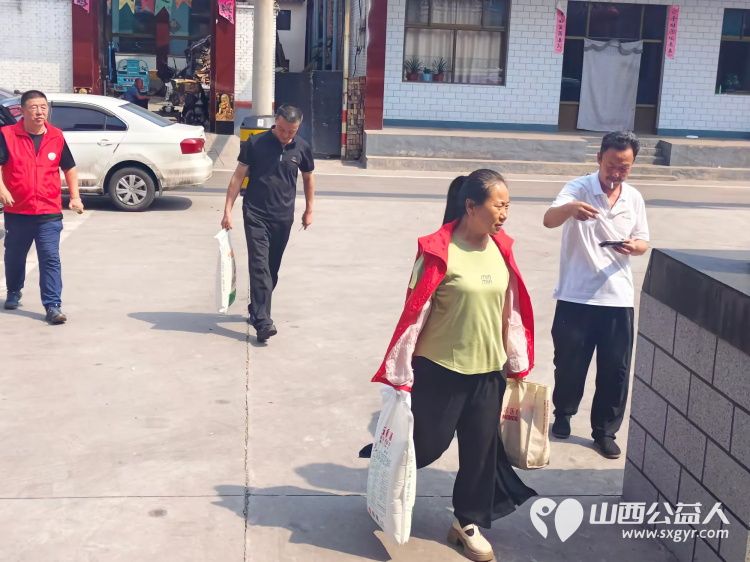 八一走访慰问情暖退役军人 介休市敬老协会志愿者前往各个乡村为退伍老军人送上节日慰问与祝福 - 第3张 - 山西公益人 八一走访慰问情暖退役军人 介休市敬老协会志愿者前往各个乡村为退伍老军人送上节日慰问与祝福 - 第3张