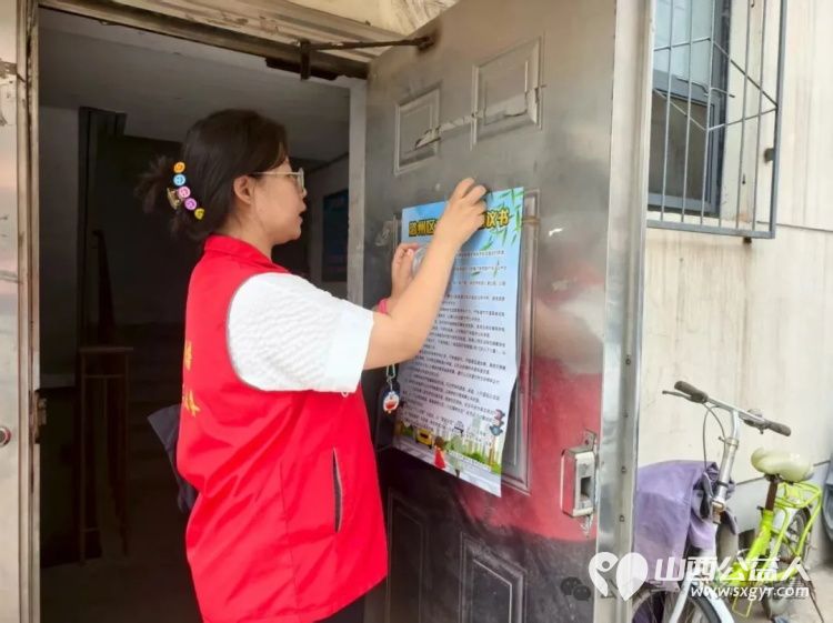 文明出行你我同行 长治市正能量公益协会联合颐龙湾社区志愿服务队发放宣传资料引导市民自觉遵守交通规则养成文明出行习惯 - 第9张 - 山西公益人 文明出行你我同行 长治市正能量公益协会联合颐龙湾社区志愿服务队发放宣传资料引导市民自觉遵守交通规则养成文明出行习惯 - 第9张