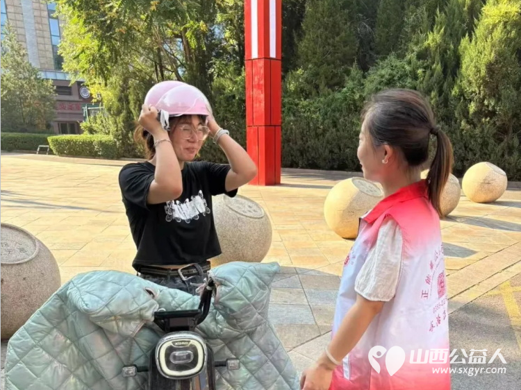 文明出行你我同行 长治市正能量公益协会联合颐龙湾社区志愿服务队发放宣传资料引导市民自觉遵守交通规则养成文明出行习惯 - 第5张 - 山西公益人 文明出行你我同行 长治市正能量公益协会联合颐龙湾社区志愿服务队发放宣传资料引导市民自觉遵守交通规则养成文明出行习惯 - 第5张