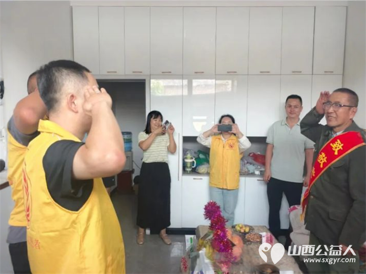 戎耀家园暖心邻里 河曲县爱华公益志愿者协会携手山西华鹿阳坡泉煤矿有限公司八一关爱退役老军人赞助的价值2100元的慰问品 - 第6张