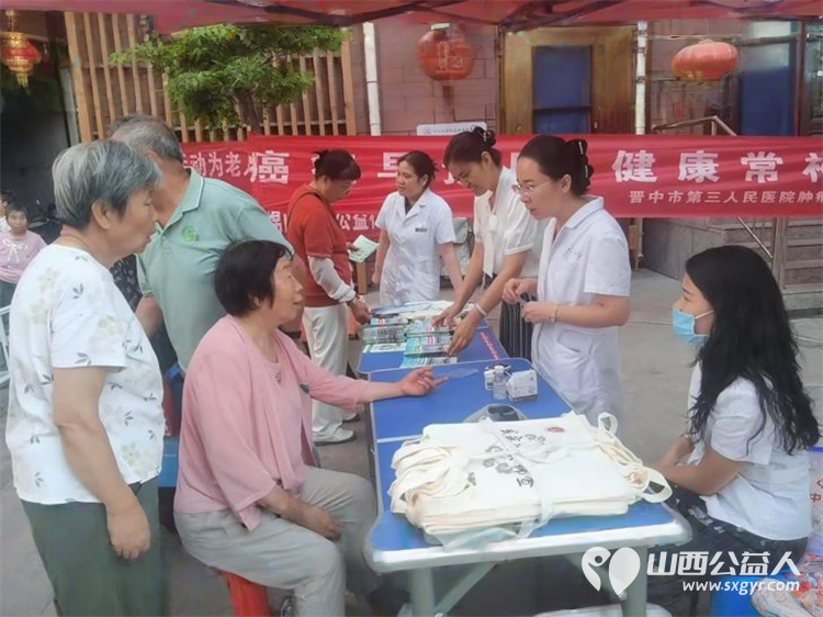 志愿服务进社区健康活动暖人心2025年7月30日介休市敬老协会志愿者走进介休市北坛街道介公东路社区为社区所有老人们爱心理发按摩理疗义诊 - 第18张 - 山西公益人 志愿服务进社区健康活动暖人心2025年7月30日介休市敬老协会志愿者走进介休市北坛街道介公东路社区为社区所有老人们爱心理发按摩理疗义诊 - 第18张