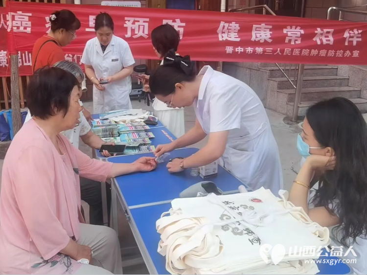 志愿服务进社区健康活动暖人心2025年7月30日介休市敬老协会志愿者走进介休市北坛街道介公东路社区为社区所有老人们爱心理发按摩理疗义诊 - 第20张 - 山西公益人 志愿服务进社区健康活动暖人心2025年7月30日介休市敬老协会志愿者走进介休市北坛街道介公东路社区为社区所有老人们爱心理发按摩理疗义诊 - 第20张