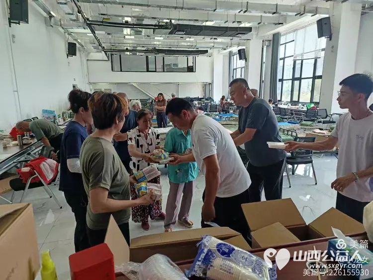 一方有难八方支援 山西忻州志愿者冯丽奔赴北京怀柔区北房镇文体中心和北房中学安置点服务受灾群众的故事 - 第8张 - 山西公益人 一方有难八方支援 山西忻州志愿者冯丽奔赴北京怀柔区北房镇文体中心和北房中学安置点服务受灾群众的故事 - 第8张