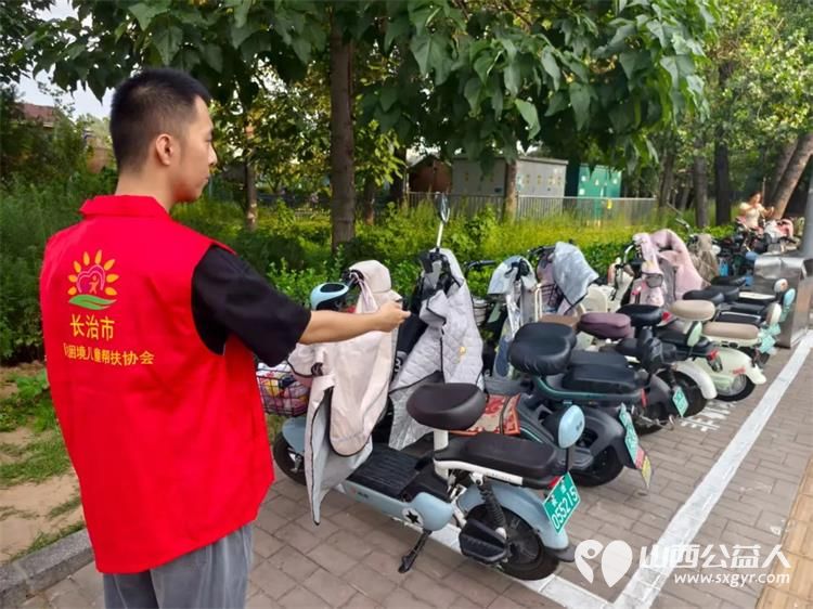 文明交通志愿暖行 长治市阳光困境儿童帮扶协会角沿村文明交通志愿活动持续开展维护交通秩序摆放共享单车 - 第3张 - 山西公益人 文明交通志愿暖行 长治市阳光困境儿童帮扶协会角沿村文明交通志愿活动持续开展维护交通秩序摆放共享单车 - 第3张