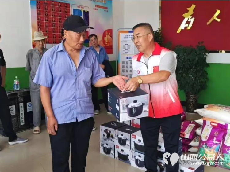 致敬峥嵘岁月情暖退役军人 长治市正能量公益协会潞城区志愿者前往潞州区北山头村带着满满的诚意和热情为退役军人送去节日的祝福和关怀 - 第4张 - 山西公益人 致敬峥嵘岁月情暖退役军人 长治市正能量公益协会潞城区志愿者前往潞州区北山头村带着满满的诚意和热情为退役军人送去节日的祝福和关怀 - 第4张
