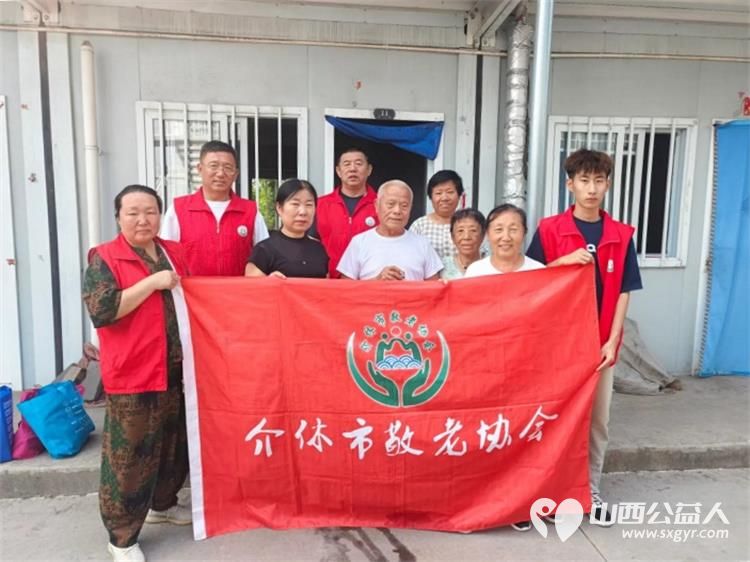 介休市敬老协会敬老爱老助老活动在张兰镇旧堡村入户特困老人81岁侯西林家中为老人打扫室内卫生包猪肉胡萝卜饺子 - 第1张 - 山西公益人 介休市敬老协会敬老爱老助老活动在张兰镇旧堡村入户特困老人81岁侯西林家中为老人打扫室内卫生包猪肉胡萝卜饺子 - 第1张