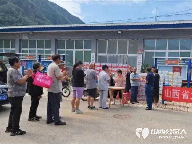 晋京同心抗洪灾烛光暖流润刁窝——太原市烛光志愿服务中心跨省爱心接力为北京市平谷区黄松峪乡刁窝村书写抗洪温情 - 第3张 - 山西公益人 晋京同心抗洪灾烛光暖流润刁窝——太原市烛光志愿服务中心跨省爱心接力为北京市平谷区黄松峪乡刁窝村书写抗洪温情 - 第3张