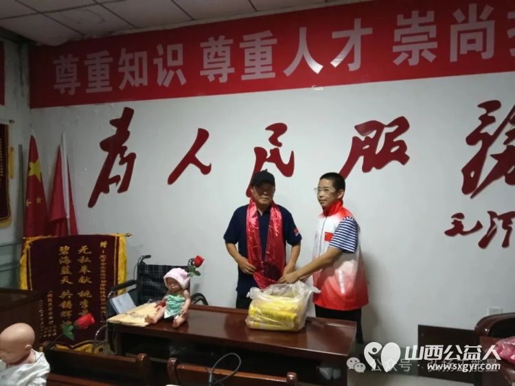 慰问退役军人传承红色基因 长治市正能量公益协会海燕教育培训团队志愿者郭亚轩同学购买了慰问品对上党区黎岭村的三位退役军人进行了慰问 - 第6张 - 山西公益人 慰问退役军人传承红色基因 长治市正能量公益协会海燕教育培训团队志愿者郭亚轩同学购买了慰问品对上党区黎岭村的三位退役军人进行了慰问 - 第6张