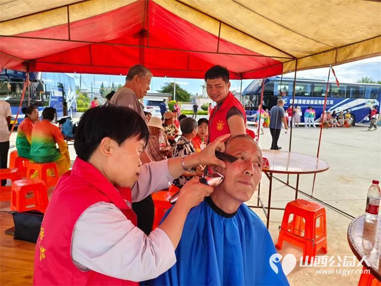 寿阳县卡卡公益协会志愿者携手焱岩发电走进南燕竹冀家坪村举办公益下乡活动 - 第4张