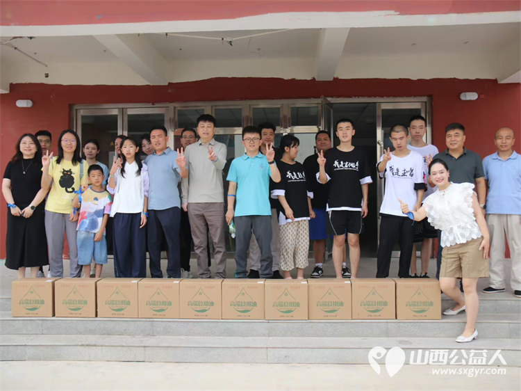 感谢环球双雄发起的“链接星光 点亮未来”星链计划第11次走进太原市灵星中心看望我们孤独症朋友 - 第2张 - 山西公益人 感谢环球双雄发起的“链接星光 点亮未来”星链计划第11次走进太原市灵星中心看望我们孤独症朋友 - 第2张