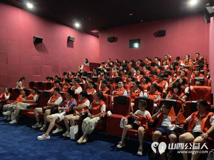 铭记苦难鉴今昔青年志愿续荣光----吕梁市离石区青年志愿者协会开展《南京照相馆》主题观影活动 - 第6张