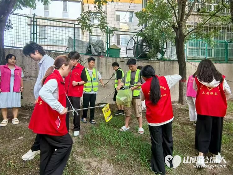 8月9日文水县爱心帮扶志愿者协会组织志愿者开展了文峪河河道清洁活动大学生志愿者们积极参与 - 第3张 - 山西公益人 8月9日文水县爱心帮扶志愿者协会组织志愿者开展了文峪河河道清洁活动大学生志愿者们积极参与 - 第3张