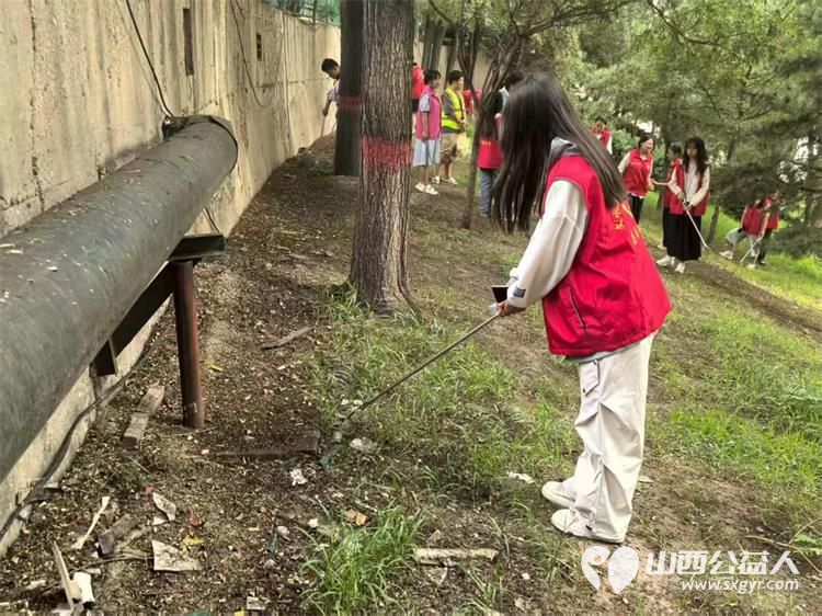 8月9日文水县爱心帮扶志愿者协会组织志愿者开展了文峪河河道清洁活动大学生志愿者们积极参与 - 第9张 - 山西公益人 8月9日文水县爱心帮扶志愿者协会组织志愿者开展了文峪河河道清洁活动大学生志愿者们积极参与 - 第9张