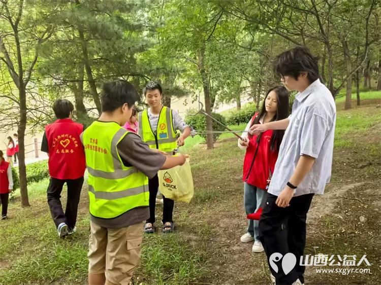 8月9日文水县爱心帮扶志愿者协会组织志愿者开展了文峪河河道清洁活动大学生志愿者们积极参与 - 第7张 - 山西公益人 8月9日文水县爱心帮扶志愿者协会组织志愿者开展了文峪河河道清洁活动大学生志愿者们积极参与 - 第7张