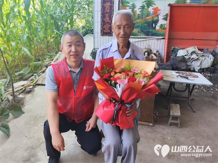 中国公益在线·忻州爱心工作站部分志愿者们走进奇村镇分别看望了抗战老兵为老兵们分别送去了米面及慰问金 - 第6张