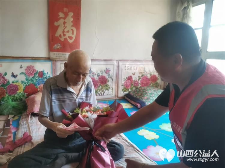 中国公益在线·忻州爱心工作站部分志愿者们走进奇村镇分别看望了抗战老兵为老兵们分别送去了米面及慰问金 - 第4张