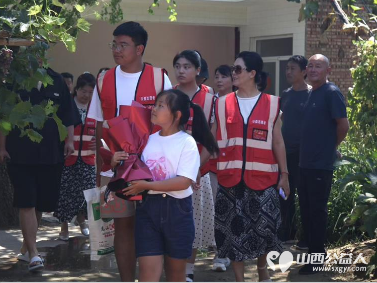 中国公益在线·忻州爱心工作站部分志愿者们走进奇村镇分别看望了抗战老兵为老兵们分别送去了米面及慰问金 - 第7张