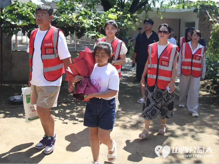中国公益在线·忻州爱心工作站部分志愿者们走进奇村镇分别看望了抗战老兵为老兵们分别送去了米面及慰问金 - 第9张