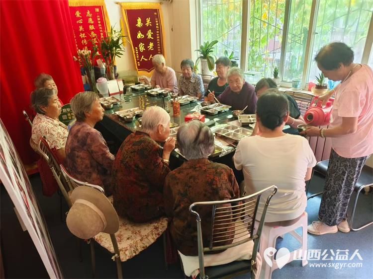 太原市窦大姐志愿者团队服务红志协承接的山西省灯塔慈善救助基金会关爱老人的幸福食堂免费午餐项目 - 第4张