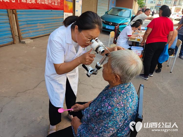 志愿服务进社区健康活动暖人心----介休市敬老协会志愿者2025年8月13日走进西关街道汾秀街社区为社区60岁以上所有老人们爱心理发按摩理疗义诊 - 第25张 - 山西公益人 志愿服务进社区健康活动暖人心----介休市敬老协会志愿者2025年8月13日走进西关街道汾秀街社区为社区60岁以上所有老人们爱心理发按摩理疗义诊 - 第25张