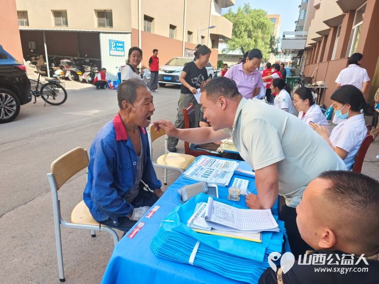 志愿服务进社区健康活动暖人心----介休市敬老协会志愿者2025年8月13日走进西关街道汾秀街社区为社区60岁以上所有老人们爱心理发按摩理疗义诊 - 第23张 - 山西公益人 志愿服务进社区健康活动暖人心----介休市敬老协会志愿者2025年8月13日走进西关街道汾秀街社区为社区60岁以上所有老人们爱心理发按摩理疗义诊 - 第23张