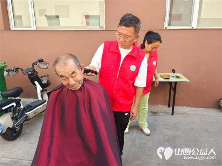 志愿服务进社区健康活动暖人心----介休市敬老协会志愿者2025年8月13日走进西关街道汾秀街社区为社区60岁以上所有老人们爱心理发按摩理疗义诊 - 第51张 - 山西公益人 志愿服务进社区健康活动暖人心----介休市敬老协会志愿者2025年8月13日走进西关街道汾秀街社区为社区60岁以上所有老人们爱心理发按摩理疗义诊 - 第51张