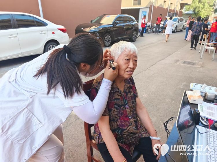 志愿服务进社区健康活动暖人心----介休市敬老协会志愿者2025年8月13日走进西关街道汾秀街社区为社区60岁以上所有老人们爱心理发按摩理疗义诊 - 第42张 - 山西公益人 志愿服务进社区健康活动暖人心----介休市敬老协会志愿者2025年8月13日走进西关街道汾秀街社区为社区60岁以上所有老人们爱心理发按摩理疗义诊 - 第42张