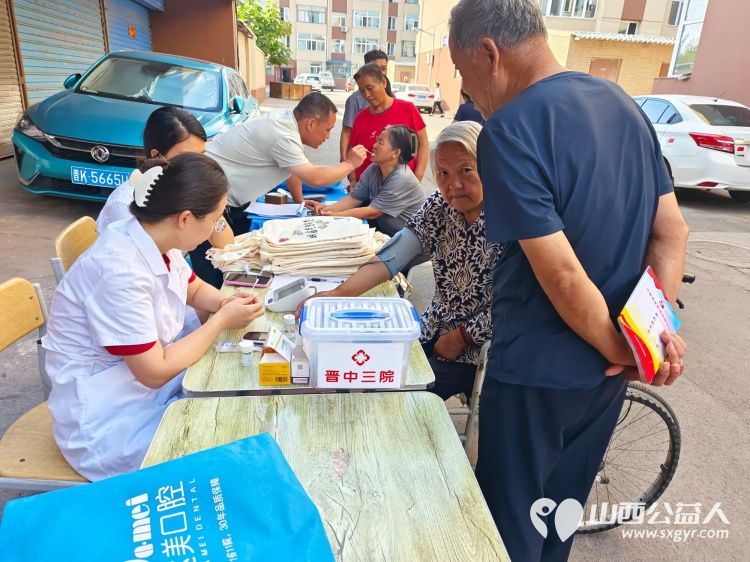 志愿服务进社区健康活动暖人心----介休市敬老协会志愿者2025年8月13日走进西关街道汾秀街社区为社区60岁以上所有老人们爱心理发按摩理疗义诊 - 第41张 - 山西公益人 志愿服务进社区健康活动暖人心----介休市敬老协会志愿者2025年8月13日走进西关街道汾秀街社区为社区60岁以上所有老人们爱心理发按摩理疗义诊 - 第41张