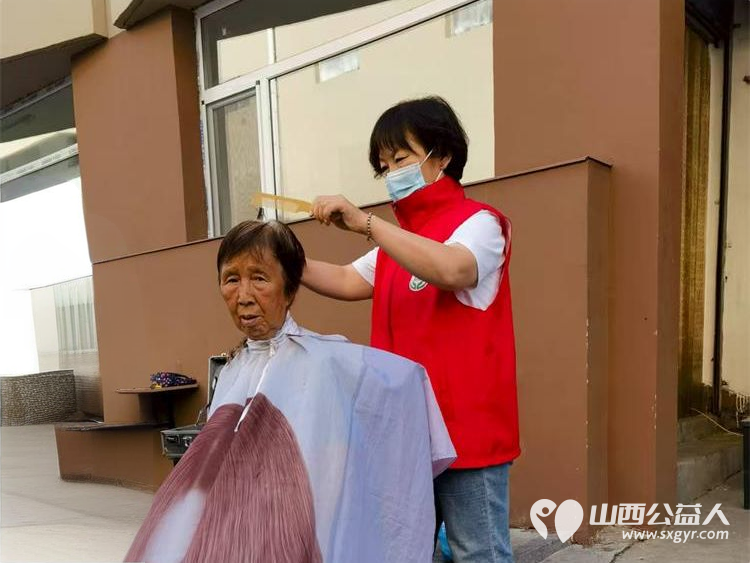志愿服务进社区健康活动暖人心----介休市敬老协会志愿者2025年8月13日走进西关街道汾秀街社区为社区60岁以上所有老人们爱心理发按摩理疗义诊 - 第53张 - 山西公益人 志愿服务进社区健康活动暖人心----介休市敬老协会志愿者2025年8月13日走进西关街道汾秀街社区为社区60岁以上所有老人们爱心理发按摩理疗义诊 - 第53张