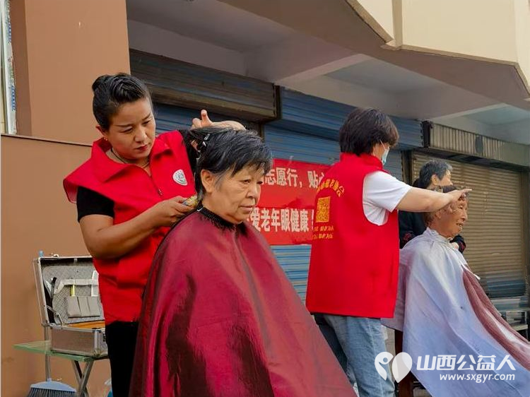 志愿服务进社区健康活动暖人心----介休市敬老协会志愿者2025年8月13日走进西关街道汾秀街社区为社区60岁以上所有老人们爱心理发按摩理疗义诊 - 第54张 - 山西公益人 志愿服务进社区健康活动暖人心----介休市敬老协会志愿者2025年8月13日走进西关街道汾秀街社区为社区60岁以上所有老人们爱心理发按摩理疗义诊 - 第54张