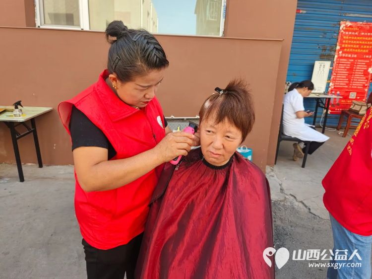 志愿服务进社区健康活动暖人心----介休市敬老协会志愿者2025年8月13日走进西关街道汾秀街社区为社区60岁以上所有老人们爱心理发按摩理疗义诊 - 第52张 - 山西公益人 志愿服务进社区健康活动暖人心----介休市敬老协会志愿者2025年8月13日走进西关街道汾秀街社区为社区60岁以上所有老人们爱心理发按摩理疗义诊 - 第52张