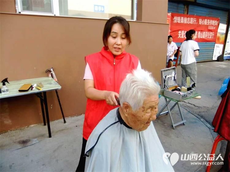 志愿服务进社区健康活动暖人心----介休市敬老协会志愿者2025年8月13日走进西关街道汾秀街社区为社区60岁以上所有老人们爱心理发按摩理疗义诊 - 第46张 - 山西公益人 志愿服务进社区健康活动暖人心----介休市敬老协会志愿者2025年8月13日走进西关街道汾秀街社区为社区60岁以上所有老人们爱心理发按摩理疗义诊 - 第46张