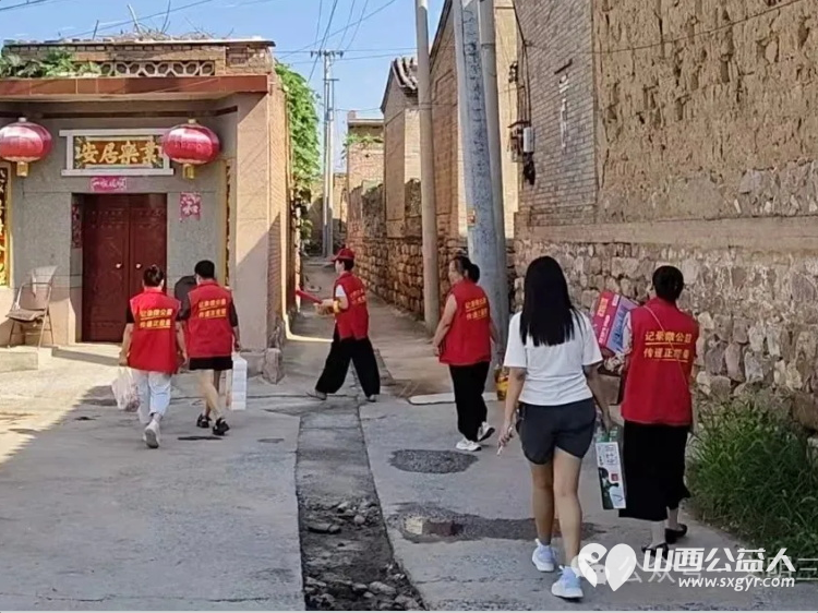 不只是米面油！五台县公益之家爱心团队的志愿者身着红马甲走进五台县阳白乡郭家寨村为村里四户困境家庭送去米面油牛奶鸡蛋等生活必需品 - 第5张