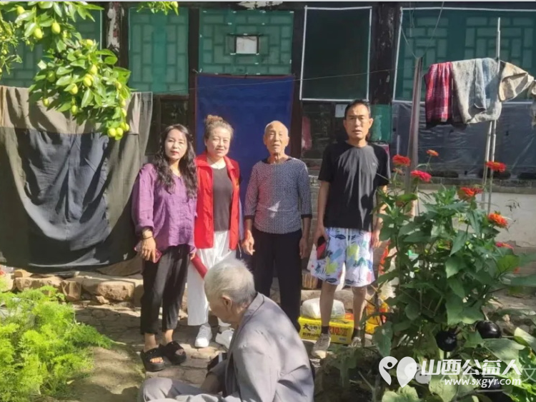 不只是米面油！五台县公益之家爱心团队的志愿者身着红马甲走进五台县阳白乡郭家寨村为村里四户困境家庭送去米面油牛奶鸡蛋等生活必需品 - 第9张