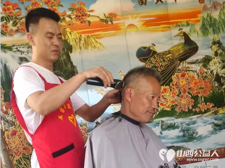 不只是米面油！五台县公益之家爱心团队的志愿者身着红马甲走进五台县阳白乡郭家寨村为村里四户困境家庭送去米面油牛奶鸡蛋等生活必需品 - 第17张