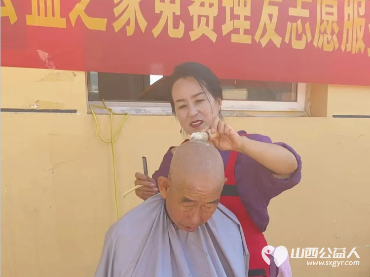 不只是米面油！五台县公益之家爱心团队的志愿者身着红马甲走进五台县阳白乡郭家寨村为村里四户困境家庭送去米面油牛奶鸡蛋等生活必需品 - 第18张