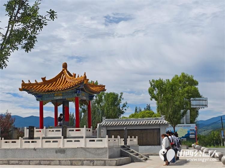 太原好人王续进帮助联系组织太原师院文史学院的学生在暑期三下乡活动来参观娄烦县米峪镇战斗遗址了解这段红色历史 - 第3张