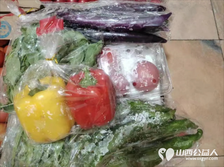 爱心捐赠传递温暖:长治市小雨点公益志愿者协会思源分会为雨花斋二部赠送六件西红柿和两件稀罕新鲜蔬菜 - 第6张 - 山西公益人 爱心捐赠传递温暖:长治市小雨点公益志愿者协会思源分会为雨花斋二部赠送六件西红柿和两件稀罕新鲜蔬菜 - 第6张