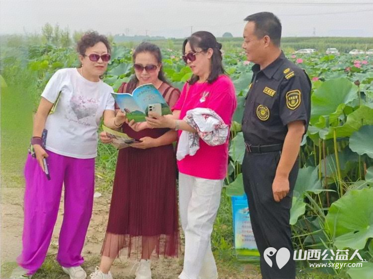 忻州市环保志愿者协会志愿者在全国生态日开展环保宣传活动走进忻府区金山湖景区普及生态环保法律法规与政策 - 第5张