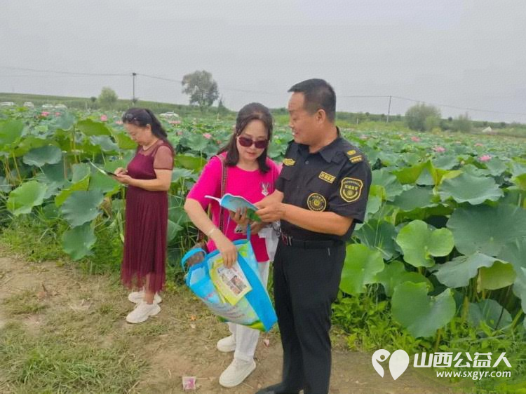 忻州市环保志愿者协会志愿者在全国生态日开展环保宣传活动走进忻府区金山湖景区普及生态环保法律法规与政策 - 第4张