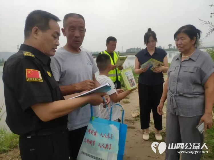 忻州市环保志愿者协会志愿者在全国生态日开展环保宣传活动走进忻府区金山湖景区普及生态环保法律法规与政策 - 第1张