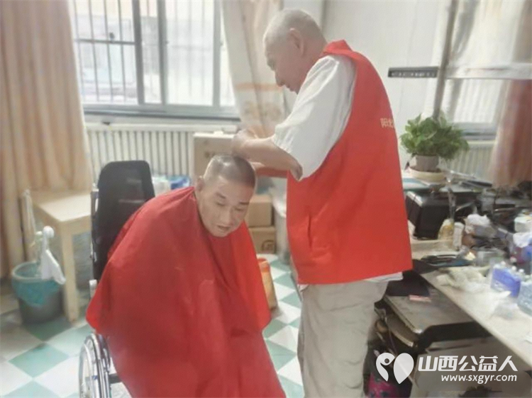 长治市阳光困境儿童帮扶协会组织志愿者赴五马街道秦家庄村福乐养老院义务理发 - 第5张 - 山西公益人 长治市阳光困境儿童帮扶协会组织志愿者赴五马街道秦家庄村福乐养老院义务理发 - 第5张