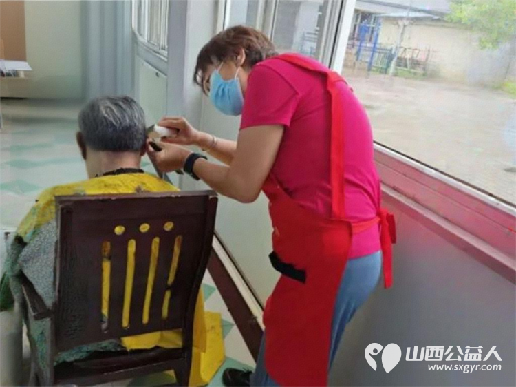 长治市阳光困境儿童帮扶协会组织志愿者赴五马街道秦家庄村福乐养老院义务理发 - 第7张 - 山西公益人 长治市阳光困境儿童帮扶协会组织志愿者赴五马街道秦家庄村福乐养老院义务理发 - 第7张