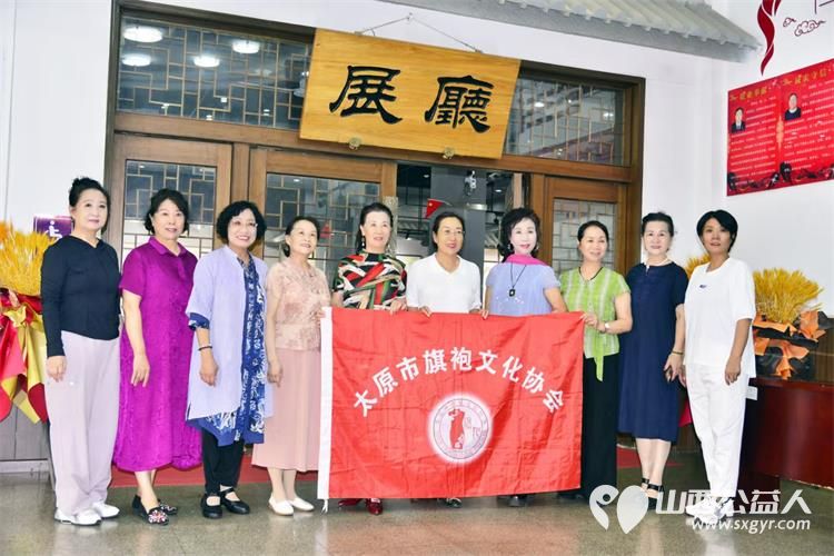 太原市旗袍文化协会组织团队长党员和积极分子前往太原市文化馆参观《革命题材时期美术作品巡展》开展爱国主义学习教育活动 - 第1张 - 山西公益人 太原市旗袍文化协会组织团队长党员和积极分子前往太原市文化馆参观《革命题材时期美术作品巡展》开展爱国主义学习教育活动 - 第1张